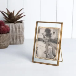 Glass and brass metal standing frame (15 x 10cm)