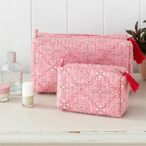 Quilted wash bag - Anushka