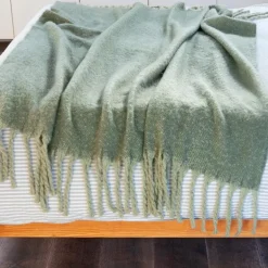Ultra soft woven blanket (127 x 152cm) - Dark green