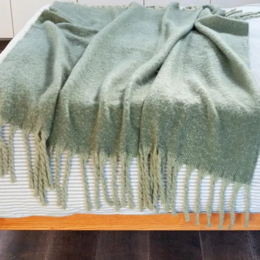 Ultra soft woven blanket (127 x 152cm) - Dark green
